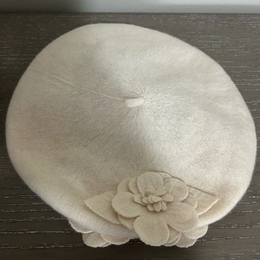 Betmar New York Women's White Floral Beret One Size Wool